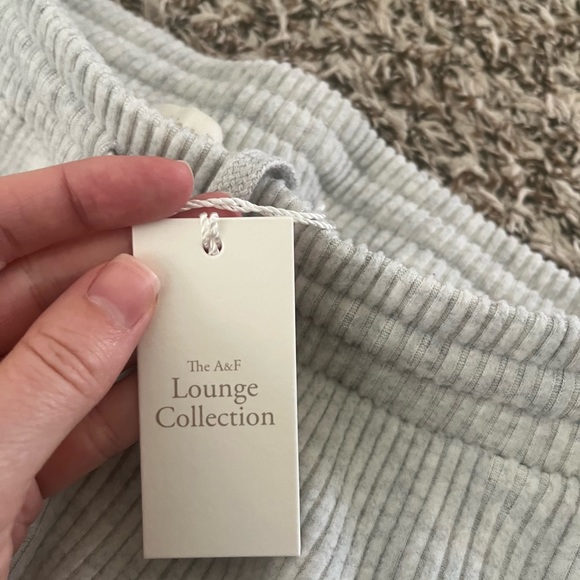 NWT Abercrombie & Fitch Lounge Cozy Rib Sweatpant in light grey - Picture 4 of 5